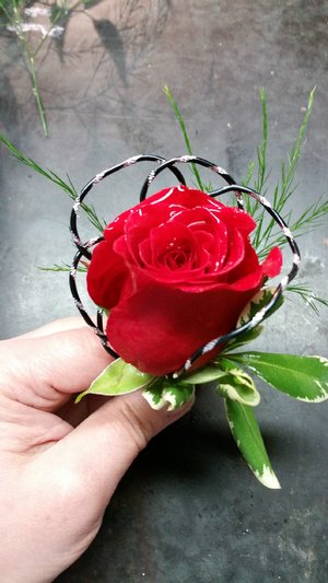 A wired rose boutonniere 20160427_111123_-1-.jpg